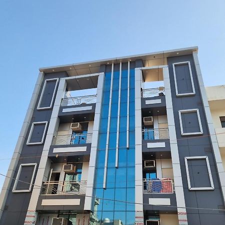 Hotel O Greno House Near Pvr Ansal Plaza نويدا الكبرى المظهر الخارجي الصورة