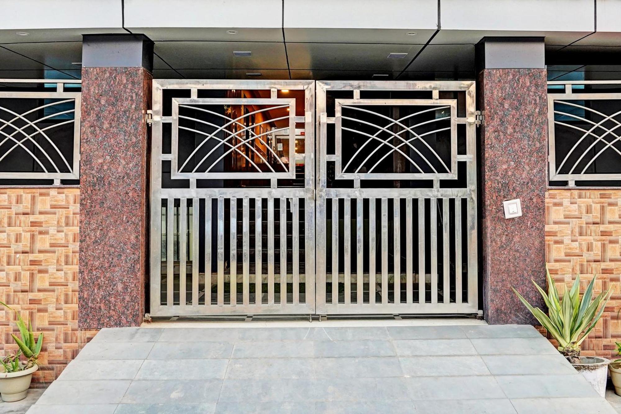 Hotel O Greno House Near Pvr Ansal Plaza نويدا الكبرى المظهر الخارجي الصورة
